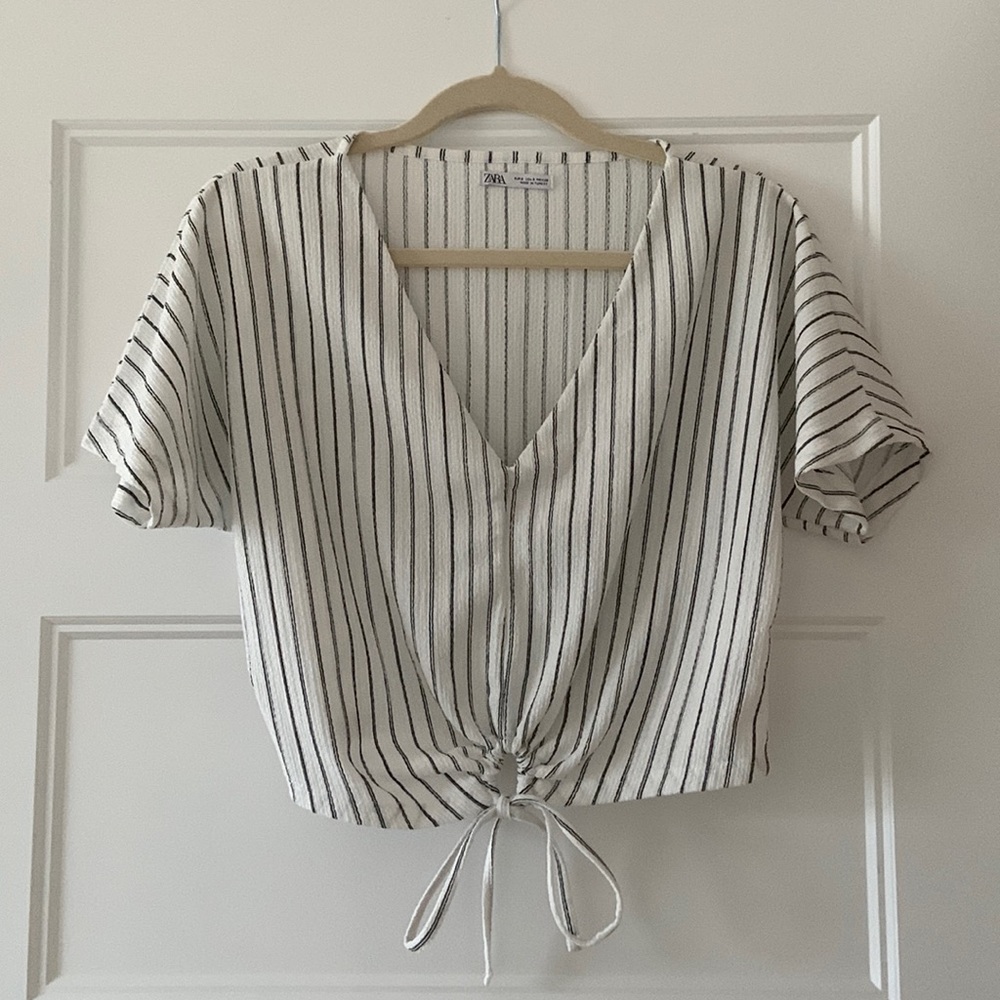 Black and White Striped Zara Cropped V-Neck Top - Picture 2 of 9